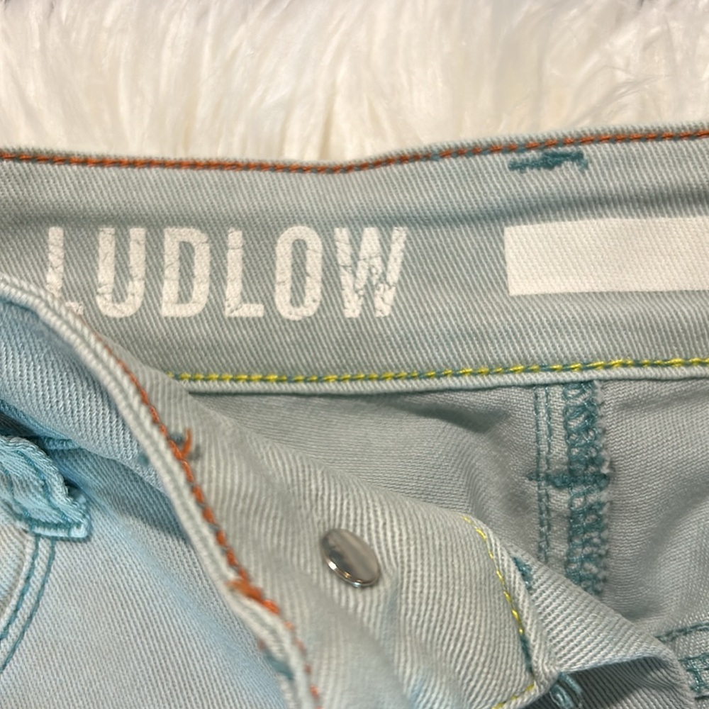 🌸Cute GUC DKNY Light Blue Bermuda Jean Shorts 10.5 inseam Size 6 Style Ludlow - Picture 2 of 11